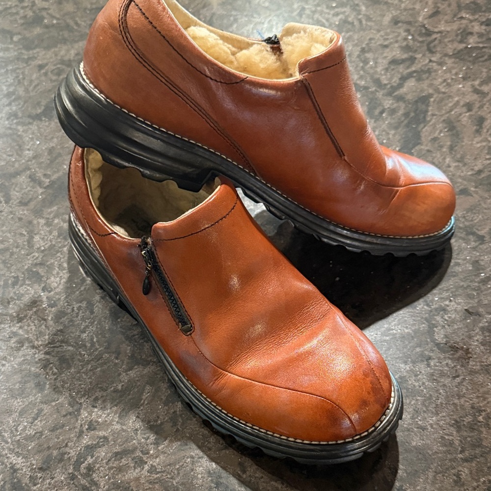 UGG Mens  Brown Leather Shoes